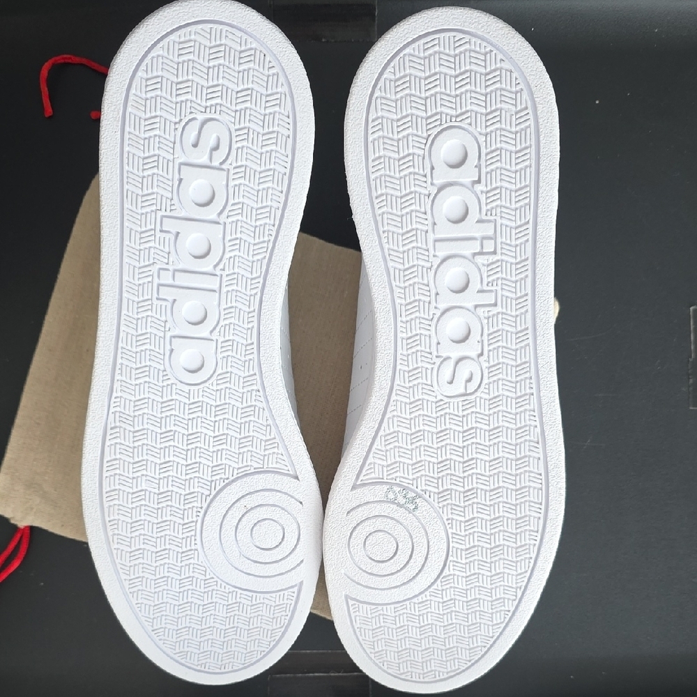 Adidas Classic White Shoes with Black Accents - Picture 2 of 4
